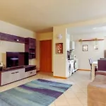 & Mountain Comfortable Apartment Lecco
